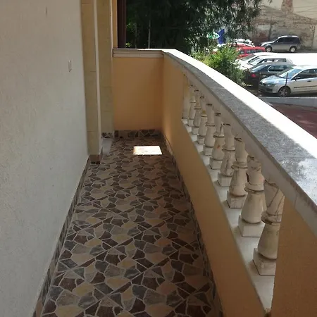 Ξενοδοχείο Bon Bon 3*